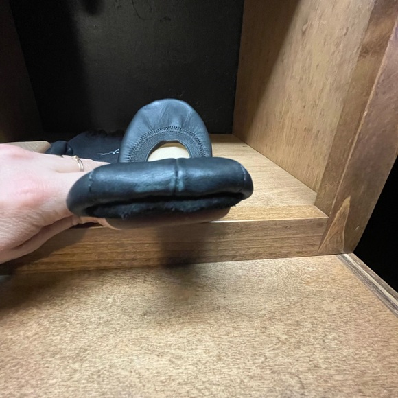 Yosi Samra Foldable Ballet Flat in Black Leather - Picture 8 of 10